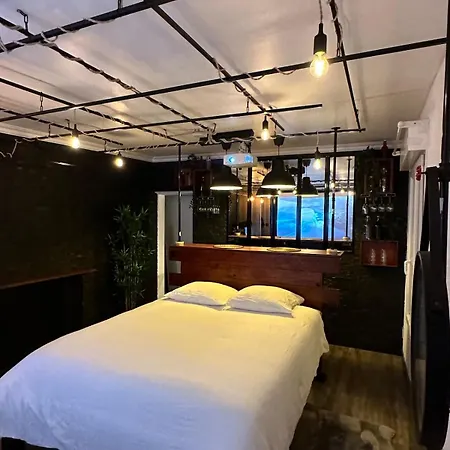 Room, Jacuzzi & Cinema House * Mérignac